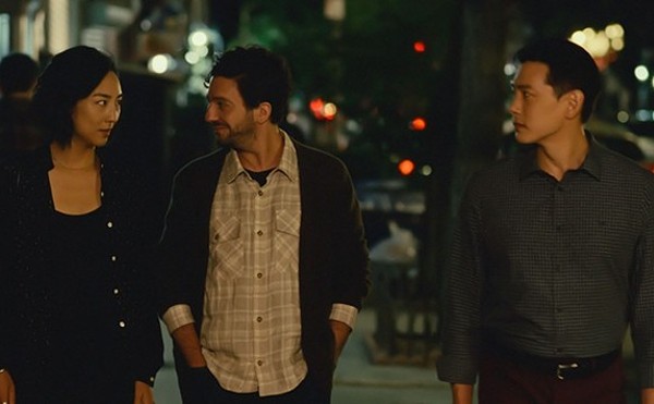 Nora (Greta Lee) is torn between her current life with Arthur (John Magaro) and old crush Hae Sung (Teo Yoo).