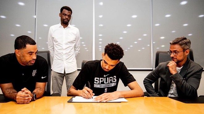 French player Victor Wembanyama signs on the dotted line with the San Antonio Spurs.